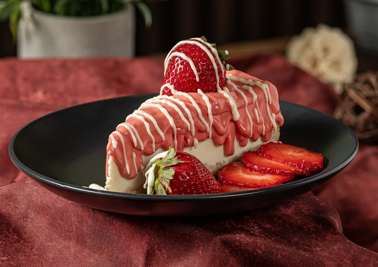 Strawberry Roll — commercial photography by Tony Greeg